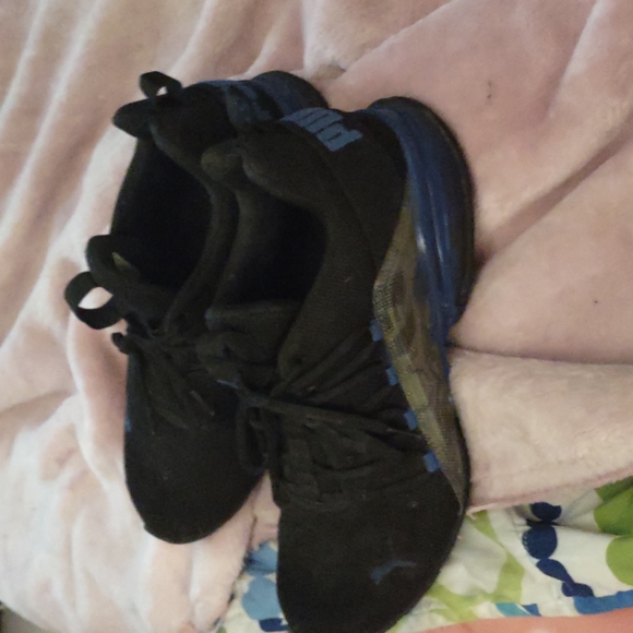 Two pairs of the same shoe - Picture 1 of 4